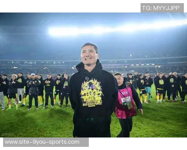 邵佳一发布会记者人数仅五十人左右两度口误将伊万称为杜伊引发关注