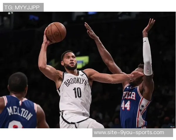 克拉克斯顿虽砍下16分12板8助却难阻球队失利无力回天的悲壮表现